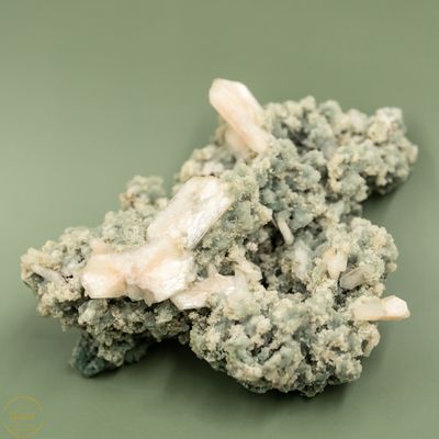 Stilbiet op Chalcedoon ruw -  197 gram
