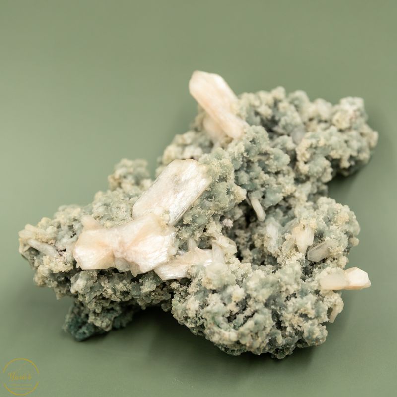 Stilbiet op Chalcedoon ruw -  197 gram