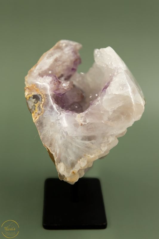 Amethist op standaard- 948 gram