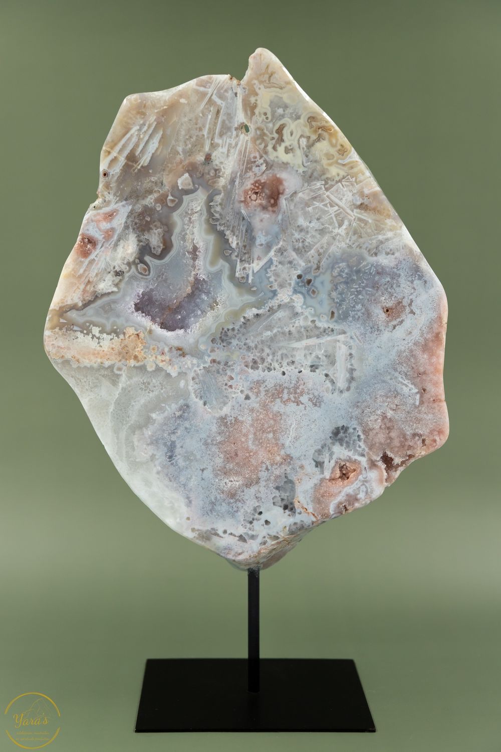 Roze Amethist op standaard - 3.88 kg