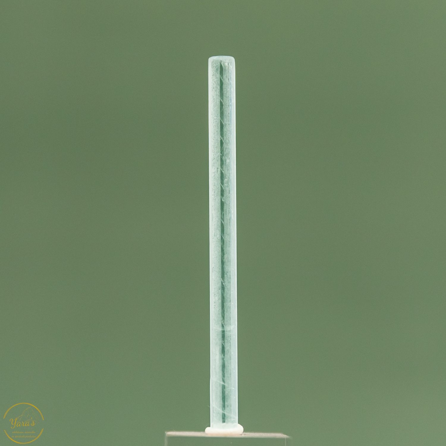 Aquamarijn staafje 6cm hoog.