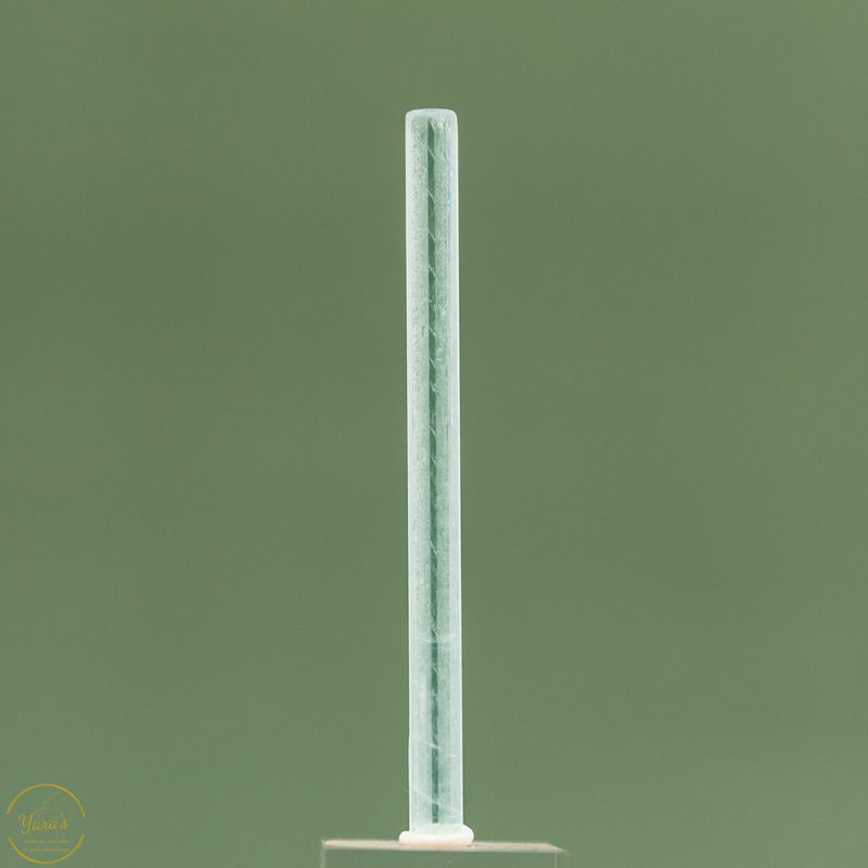 Aquamarijn staafje 6cm hoog.