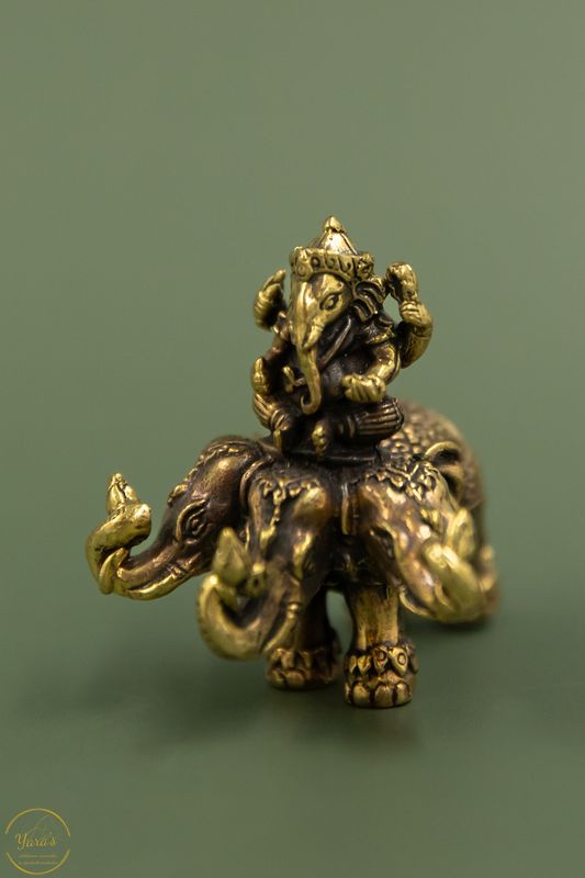 Ganesha op driekoppige olifant