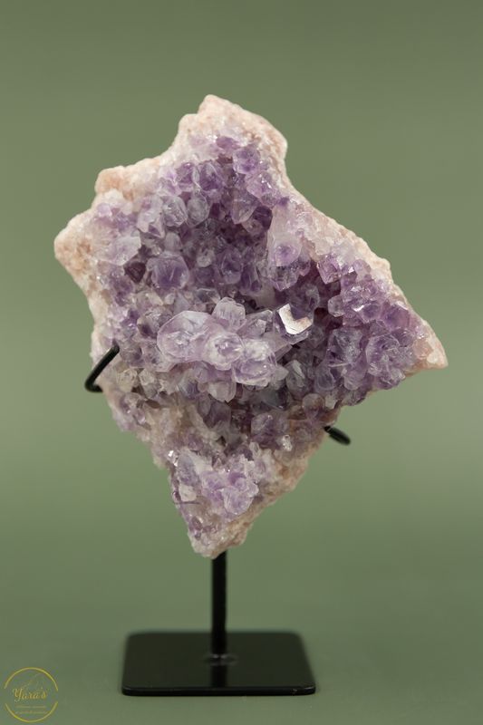 Roze Amethist op standaard-362 gram