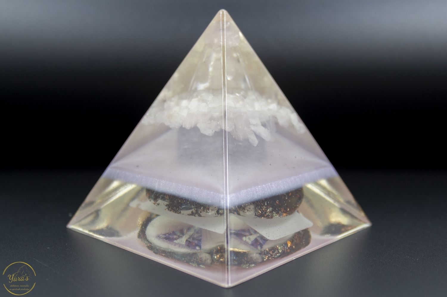 Piramide klein -  Rozenkwarts