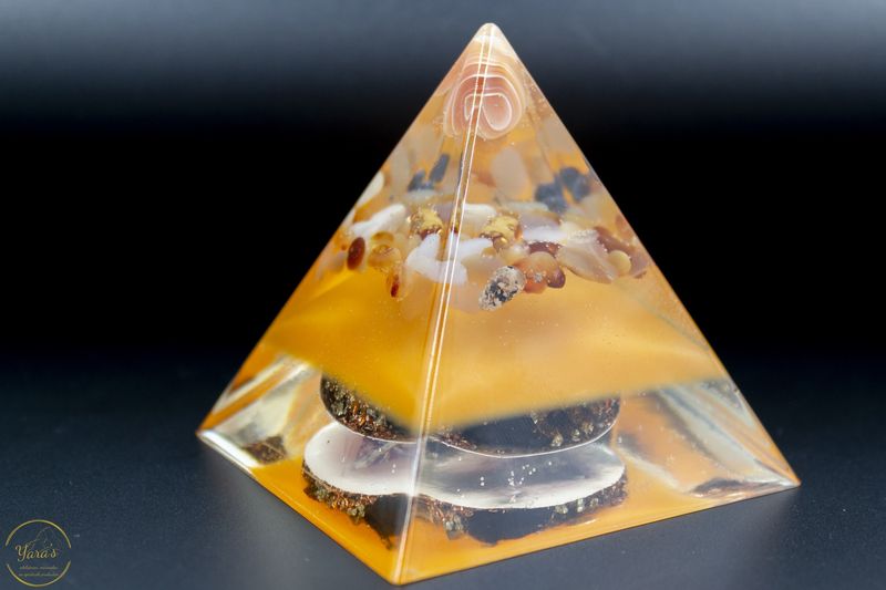 Piramide klein  - Abrikoos Agaat en Stenenmix