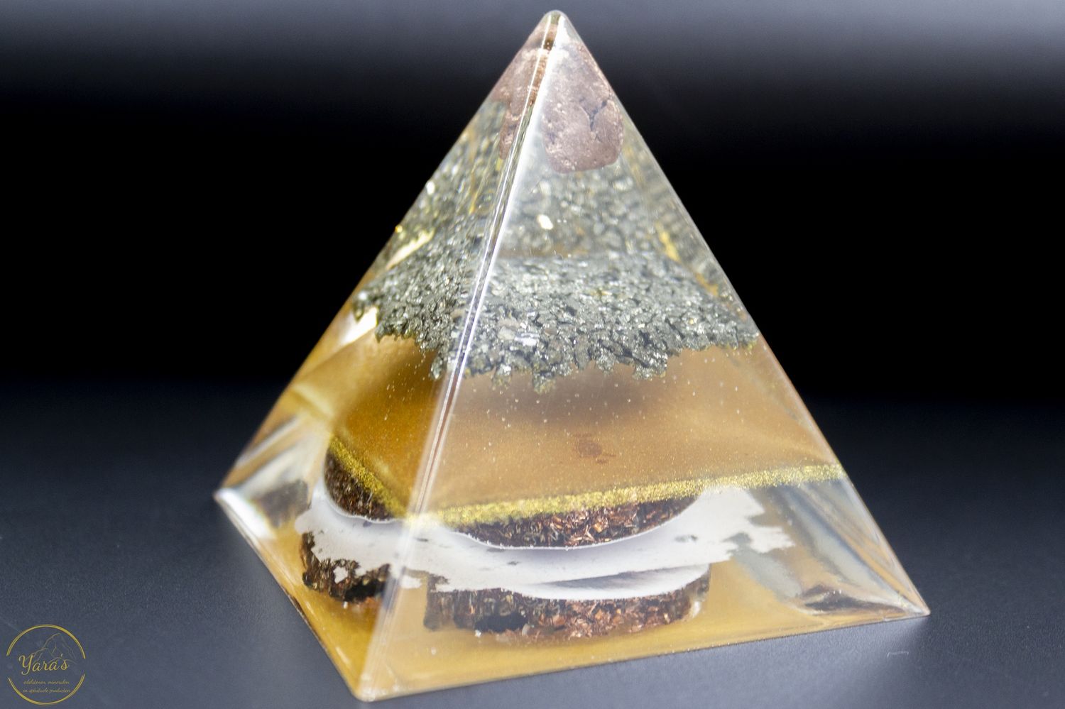 Piramide klein - Pyriet met koper