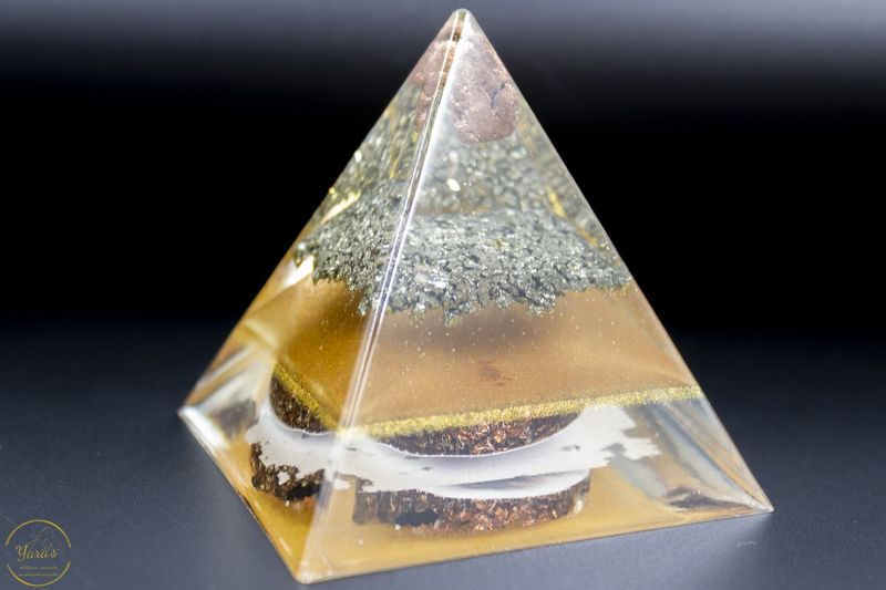 Piramide klein - Pyriet met koper