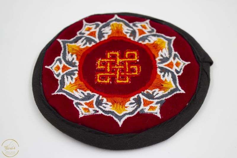 Kussen klankschaal geborduurd mandala 12cm