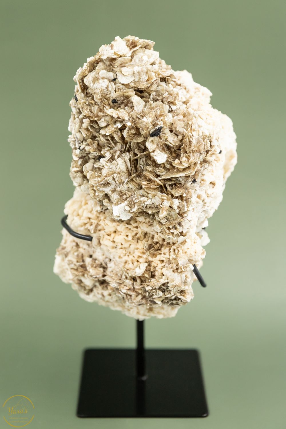 Mica met Toermalijn op standaard - 2.44 kg