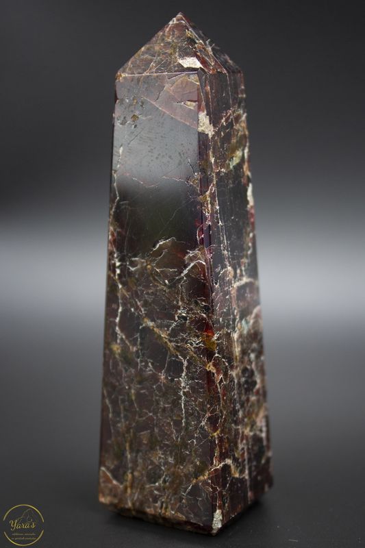 Rode granaat obelisk 134 gram