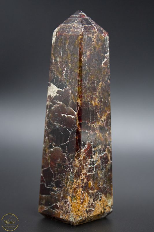 Rode granaat obelisk 131 gram