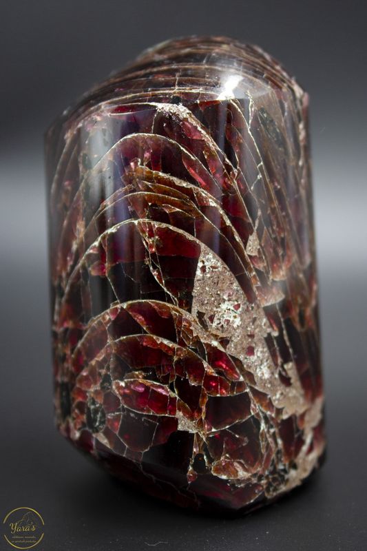 Rode granaat sculptuur 372 gram