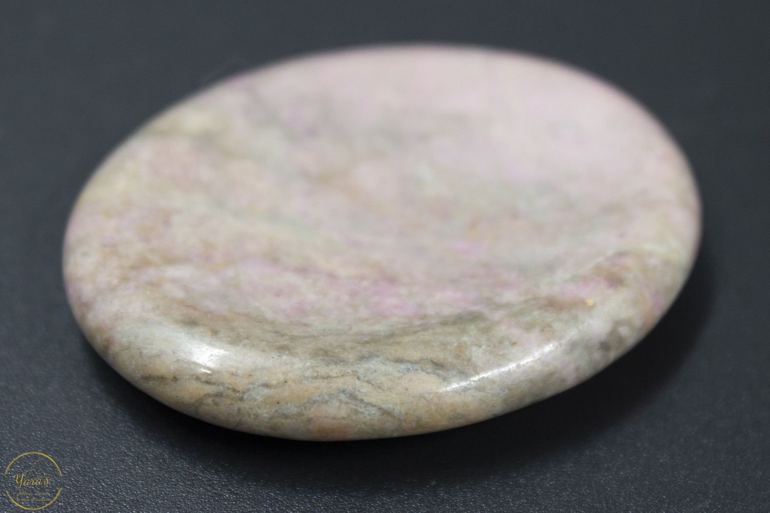 Worry stone Rhodoniet
