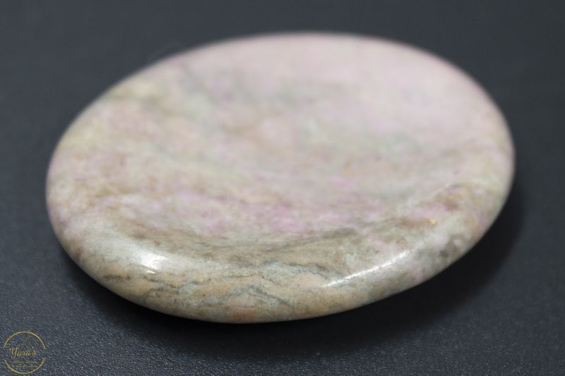 Worry stone Rhodoniet