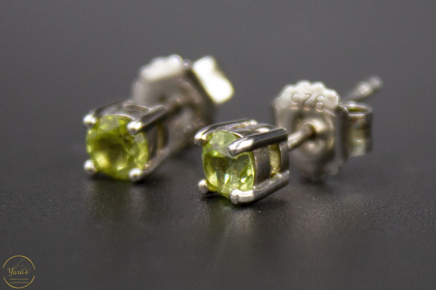 Peridoot Studs Zilver/Rhodium 4mm