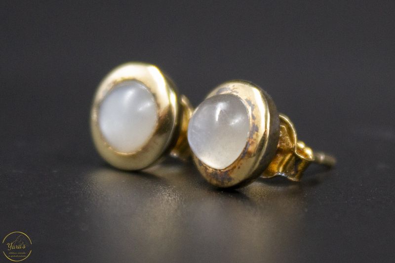 Grijze maansteen Studs Verguld  7mm