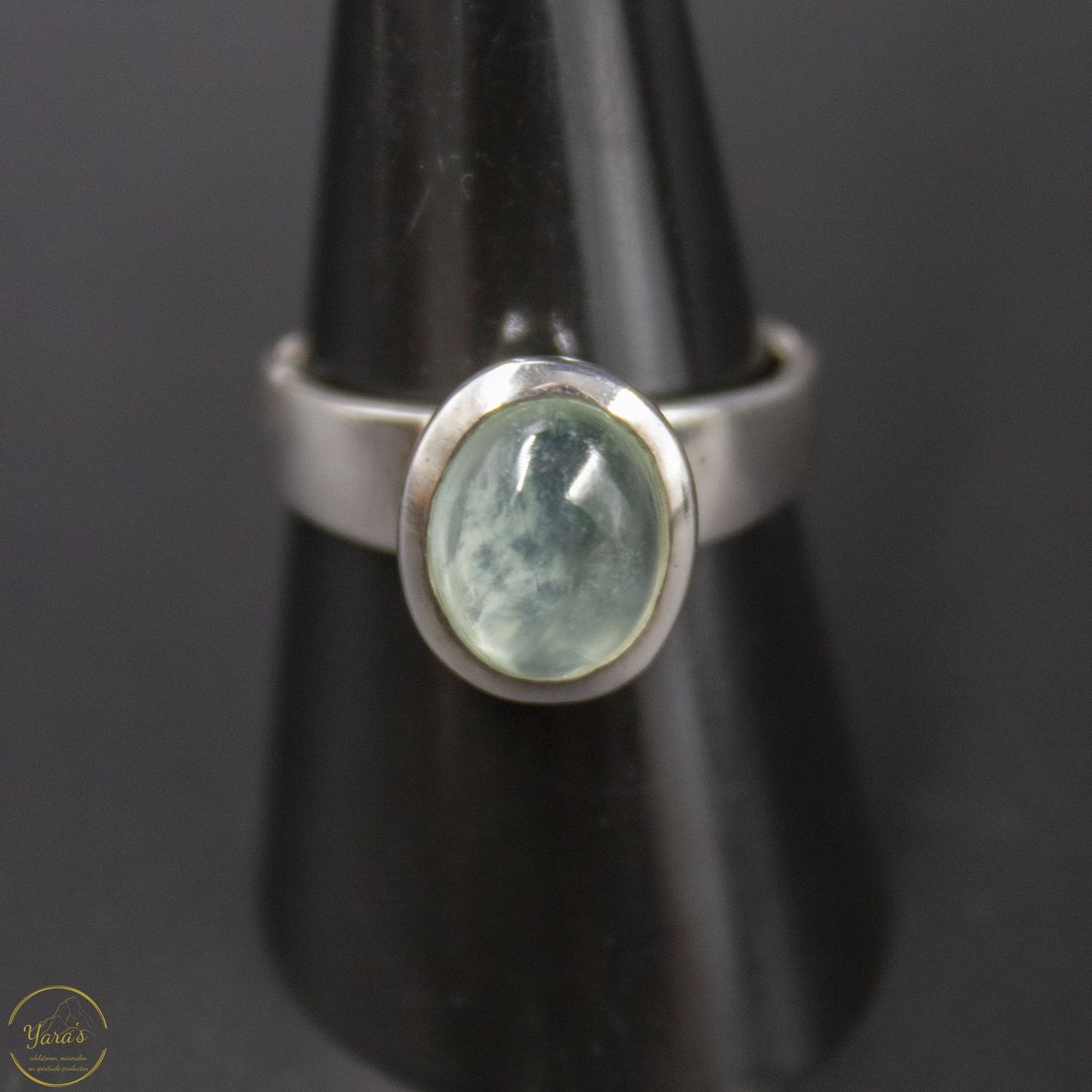 Prehniet ring zilver 10x8 ovaal cabochon maat 17/57