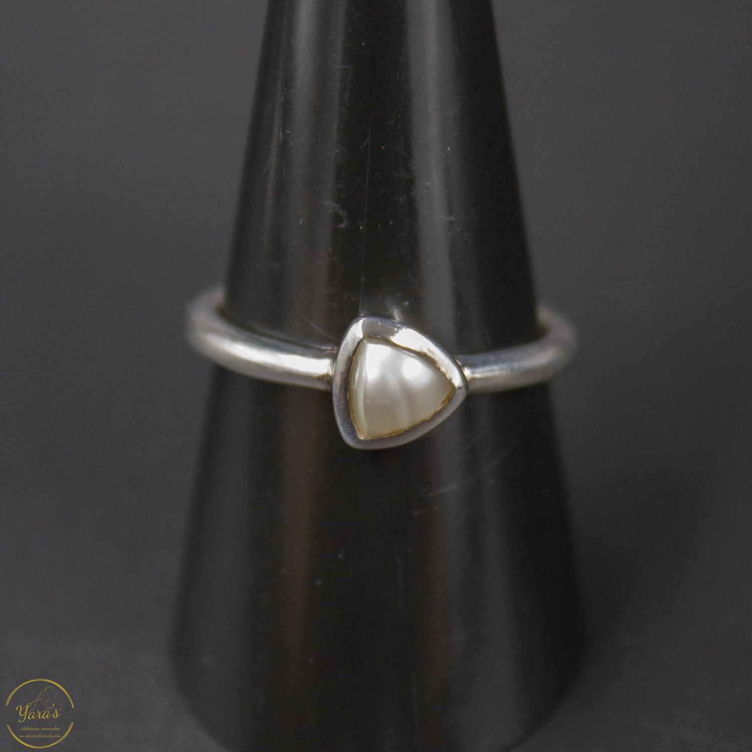 Parel Ring 5mm triangle zilver maat 18/58