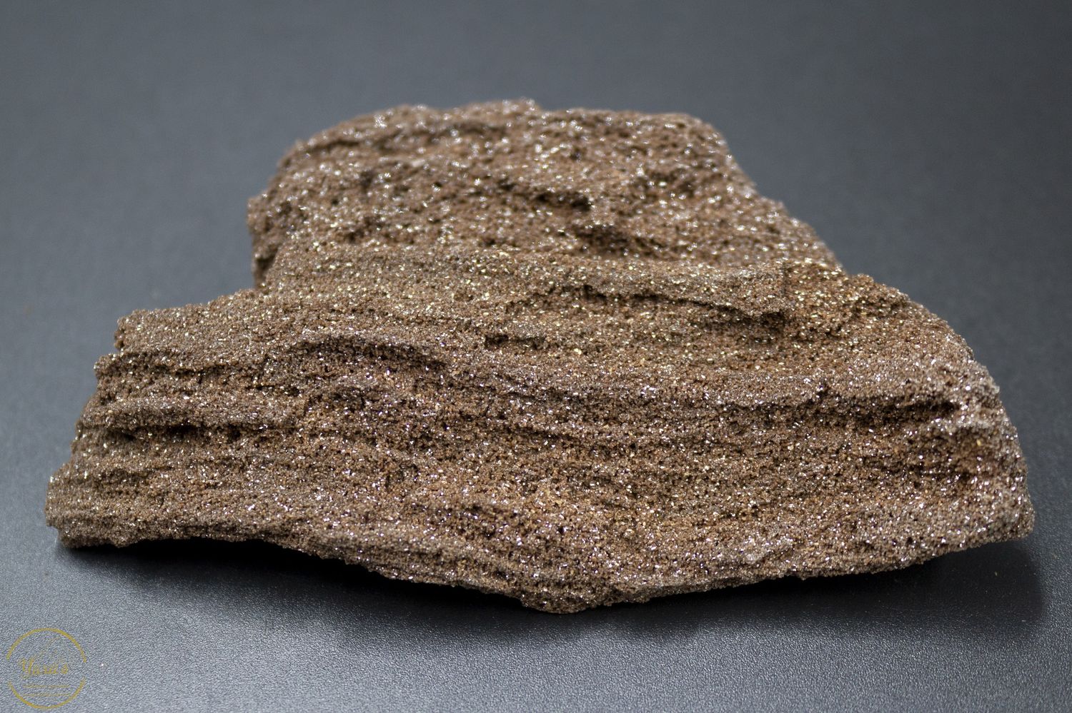 Versteend hout met kristallen -88 gram.