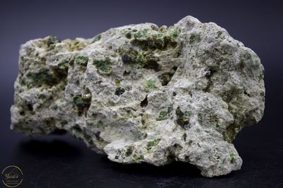 Andradiet / groene granaat in moedergesteente - 702 gram