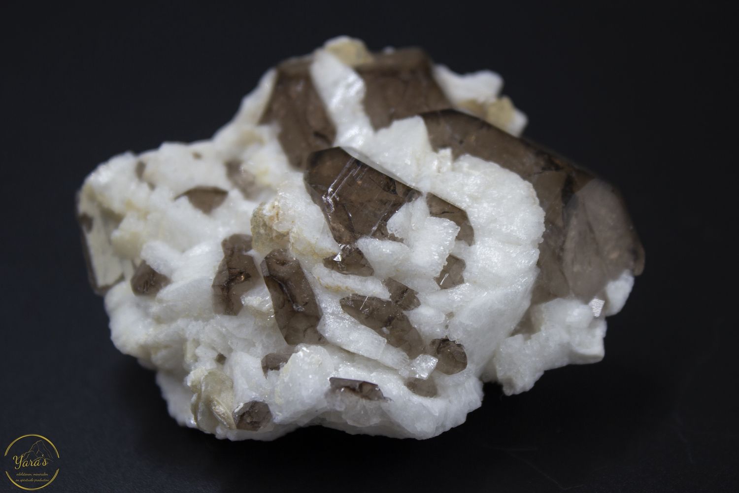 Rookkwarts en mica op veldspaat -110 gram