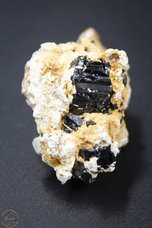 Kunziet en zwarte toermalijn op moedergesteente - 28 gram