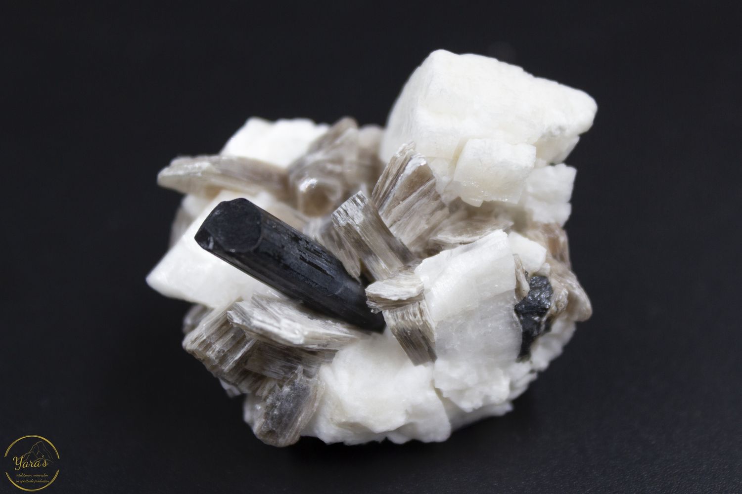 Zware toermalijn met mica en albast - 34 gram