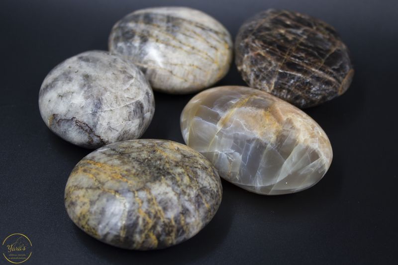 Zwarte maansteen zeepsteen klein