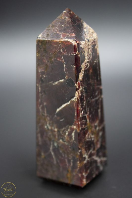 Rode granaat obelisk 94 gram