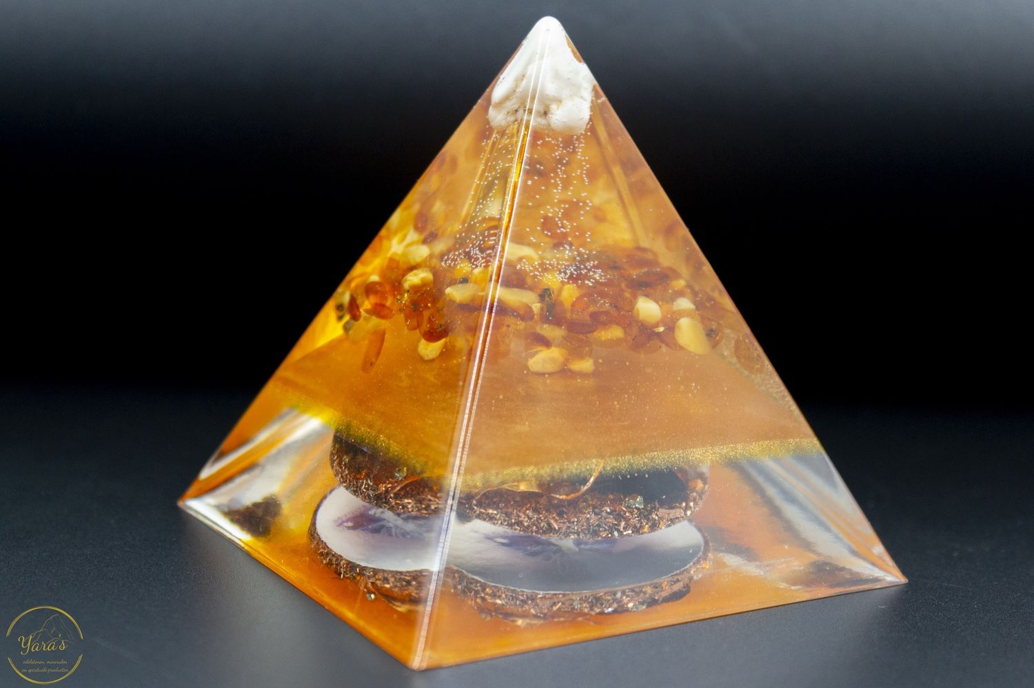 Piramide klein - Barnsteen met Magnesiet
