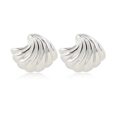 Zilveren schelp oorbel