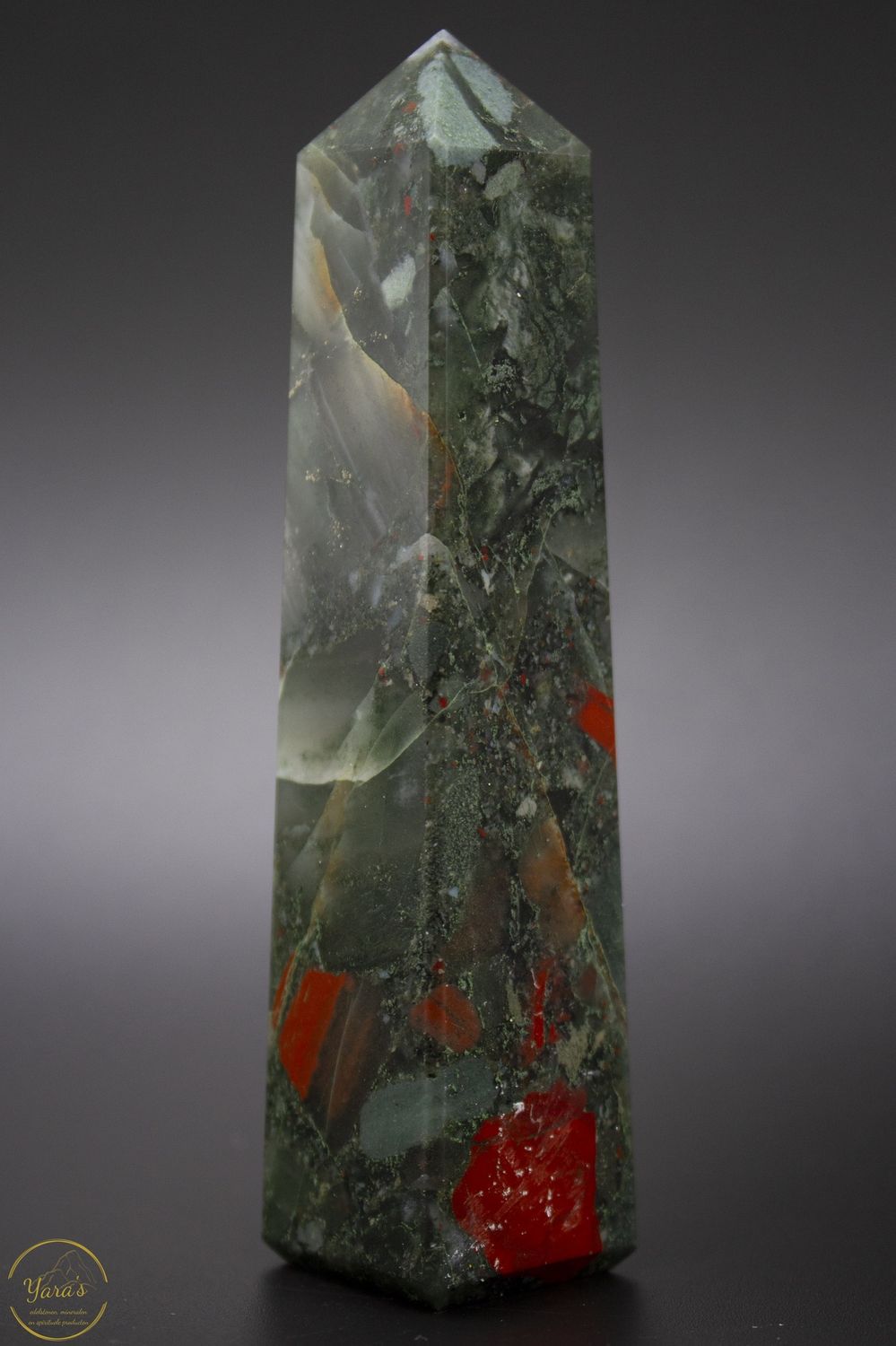 Heliotroop/bloedsteen toren 102 gram