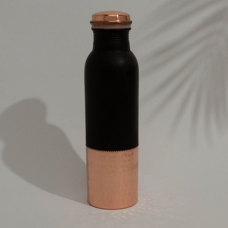 Koperen waterfles met gehamerde onderkant bruinzwart ± 950 ml (zware uitvoering)