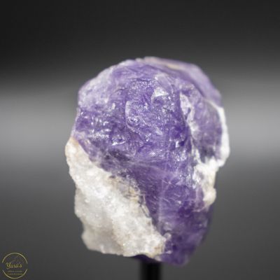 Chevron amethist ruw op standaard 108 gram