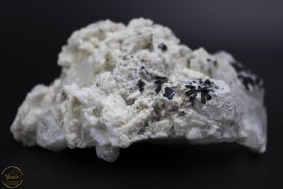 Aquamarijn, met zwarte en groene toermalijn en bergkristal cluster -224 gram