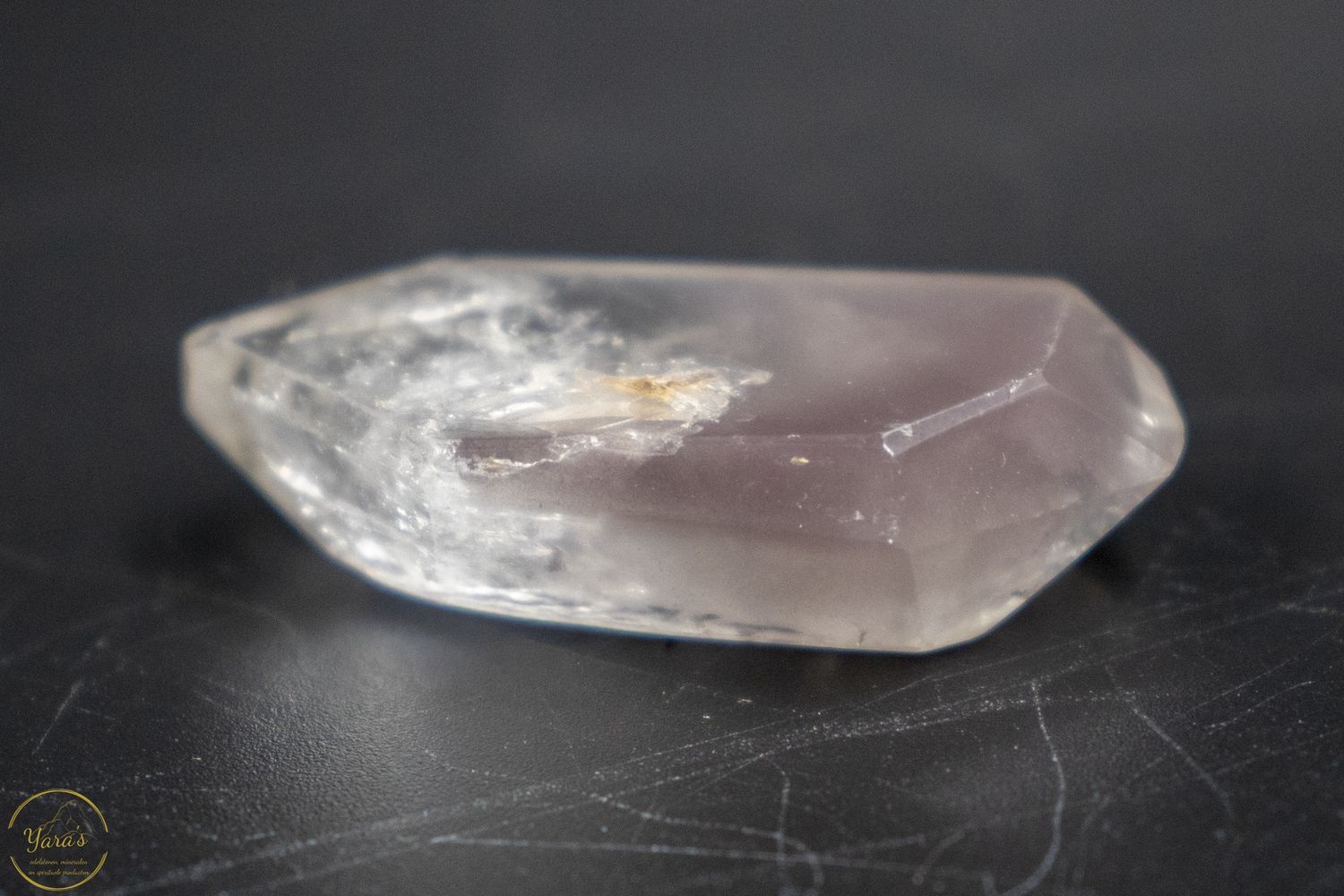 Lithiumkwarts  freeform gepolijst -10 gram.