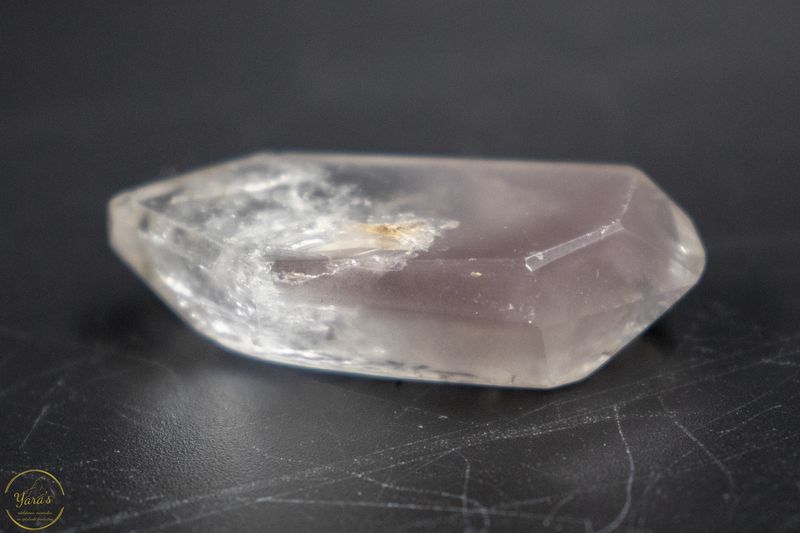 Lithiumkwarts  freeform gepolijst -10 gram.