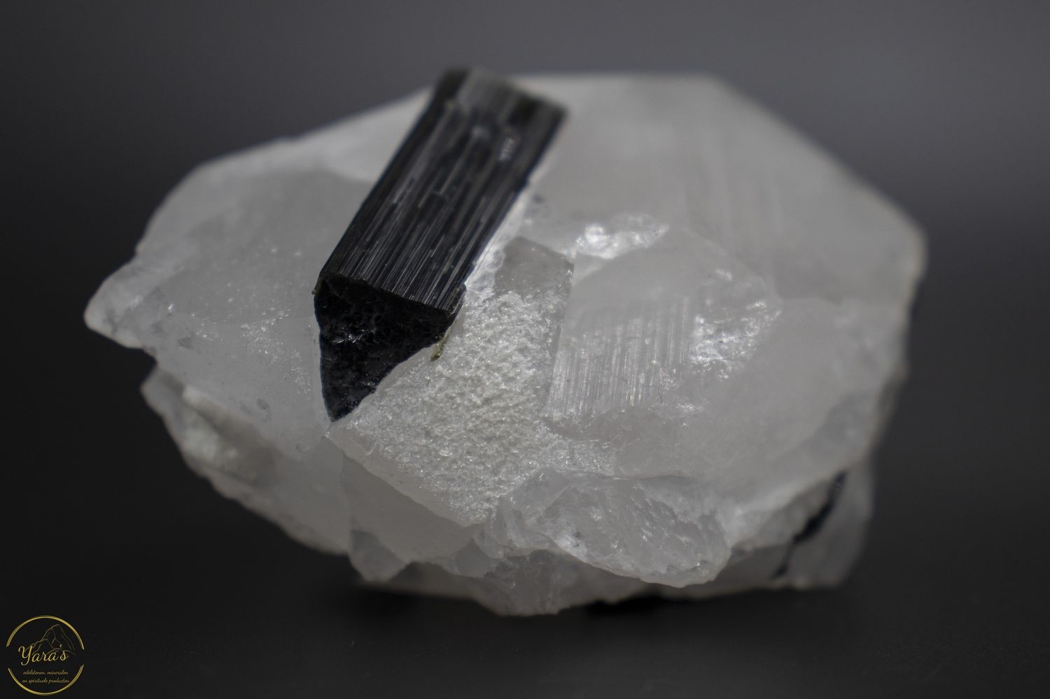 Meerkleurige toermalijn (groen/zwart) in kwarts (Stak Nala Pakistan) 122 gram