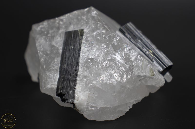 Meerkleurige toermalijn (groen/zwart) in kwarts (Stak Nala Pakistan) 102 gram