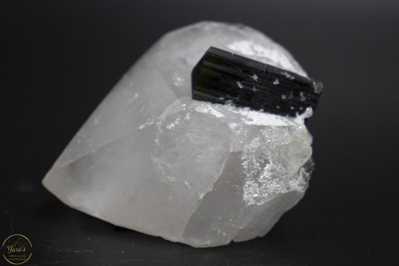 Meerkleurige toermalijn (groen/zwart) in kwarts (Stak Nala Pakistan) 50 gram