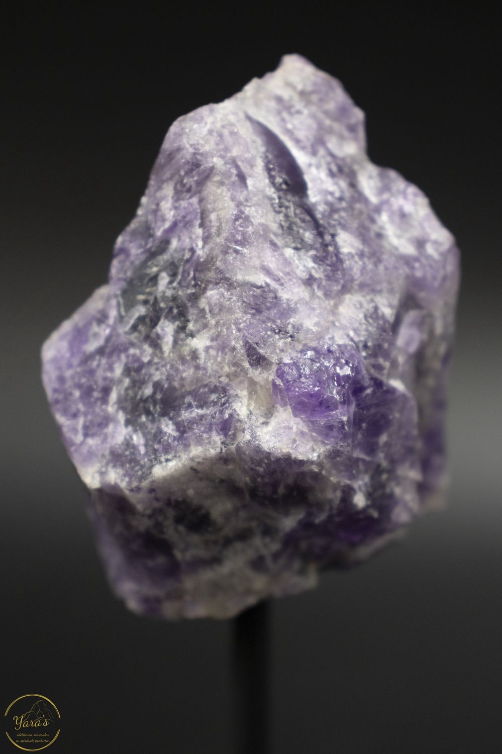 Chevron amethist (ruw) op standaard 198 gram