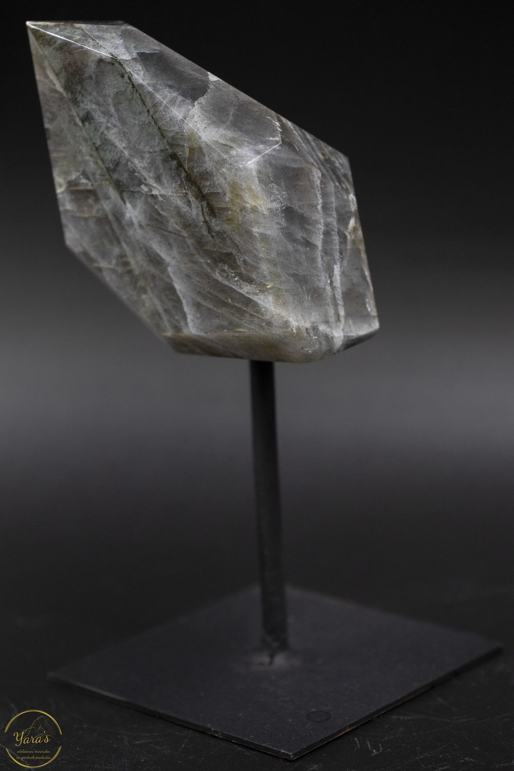 Labradoriet op standaard 274 gram