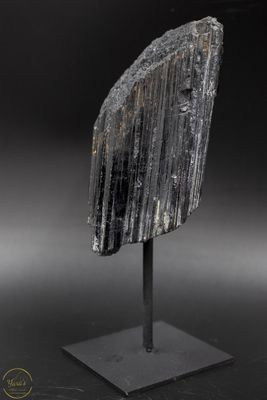 Zwarte toermalijn  op standaard - 494 gram