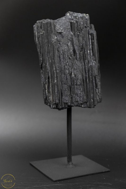 Zwarte toermalijn op standaard 480 gram