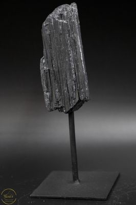 Zwarte toermalijn op standaard - 216 gram