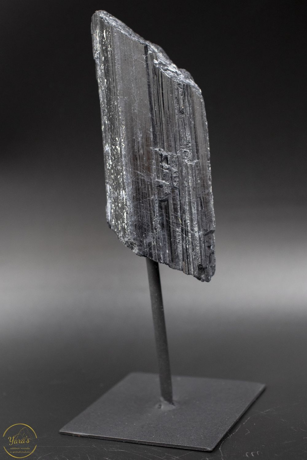 Zwarte toermalijn op standaard - 256 gram