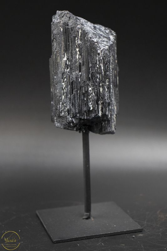 Zwarte toermalijn op standaard - 372 gram