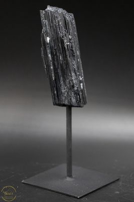 Zwarte toermalijn op standaard - 182 gram