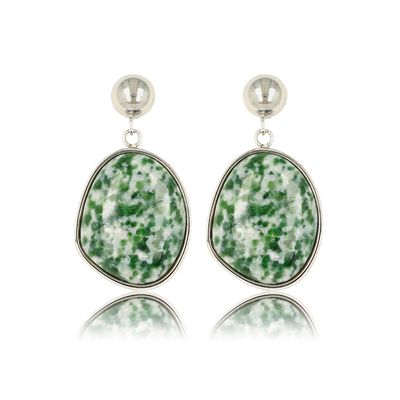 Zilveren oorsteker met echte groene gevlekte jade edelsteen